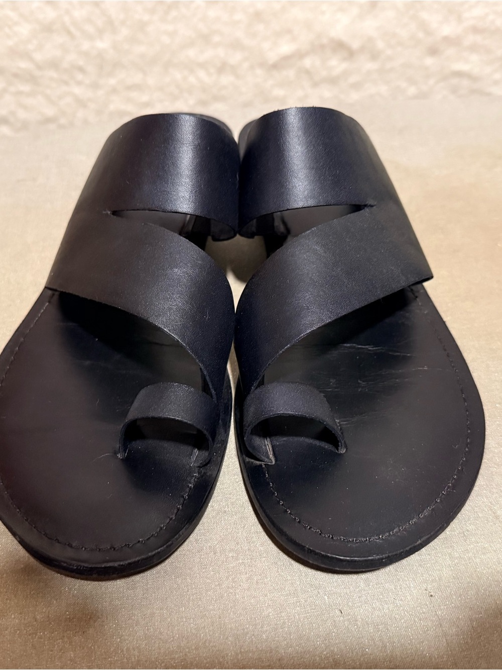Free people black genuine Leather Toe Loop Sandals sz 10